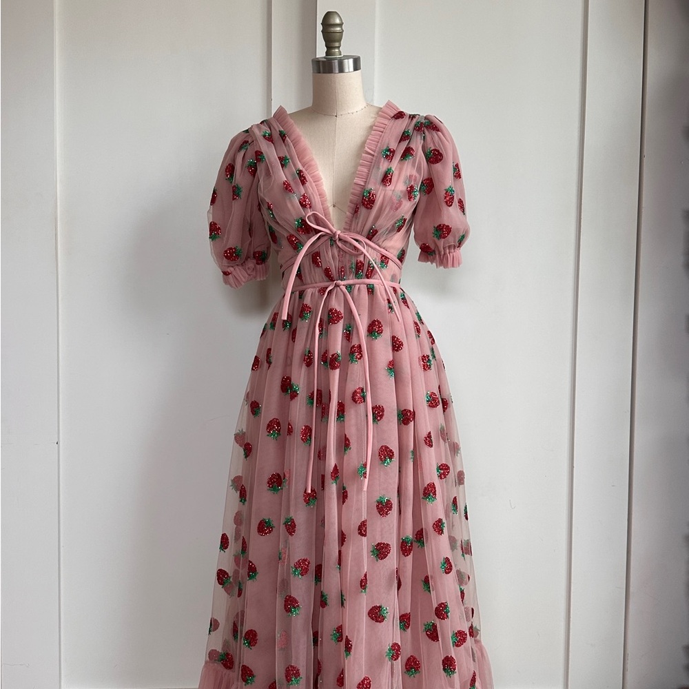 Lirika Matoshi midi strawberry dress